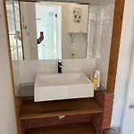 דירה Spacious 4-bedroom Loft