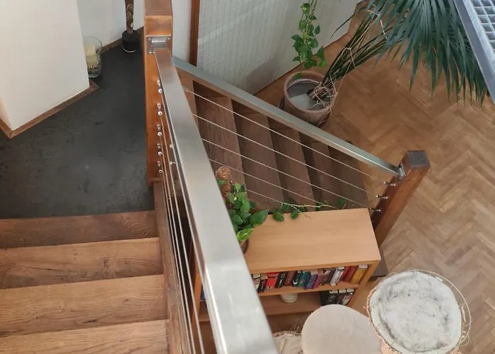 Spacious 4-bedroom Loft 公寓